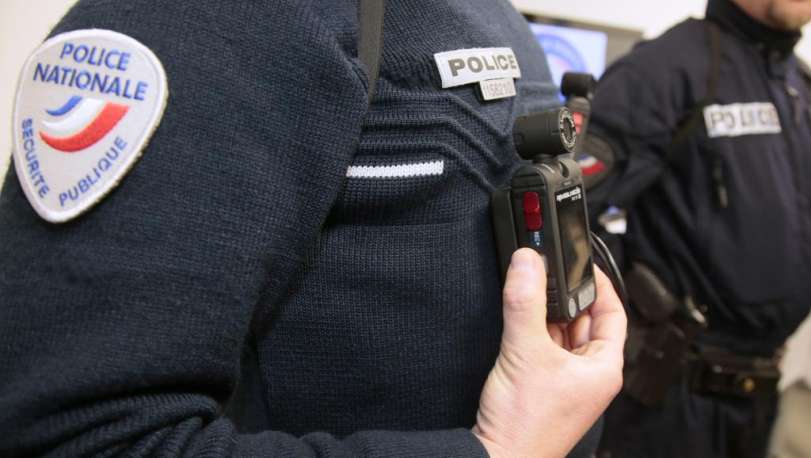 Policiais franceses deverão usar câmeras acopladas para gravar ações nas ruas