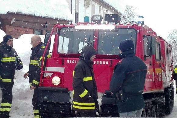 Avalanche atinge hotel na cidade italiana de Farindola