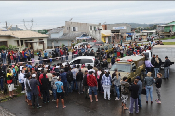 Crime ocorreu no entroncamento das ruas dos Apicultores e Metalúrgicos, no Santa Fé Foto: Daniela Xu / Agência RBS