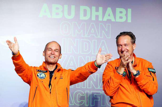 Os suíços Bertrand Piccard (à esq.) e André Borschberg (à dir.), responsáveis pelo projeto Solar Impulse