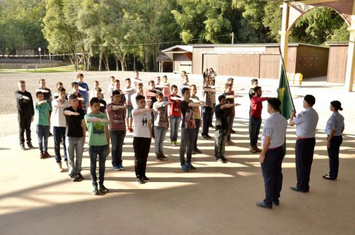 Jovens deverão comparecer no local às 14h munidos de documento recebido no dia do alistameto