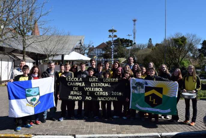 Alunos da Escola Municipal de Ensino Fundamental Luiz Loeser