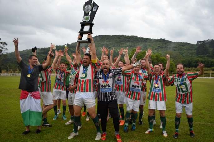 ECNP levanta o terceiro troféu do municipal