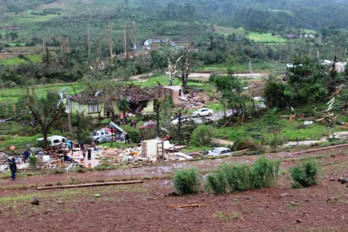 Residências destruídas após passagem de fenômeno climático em Maratá, na Serra Gaúcha