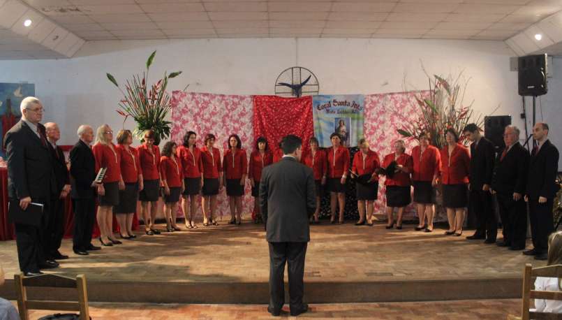 Apresentação do Coral Mistro Santa Inês
