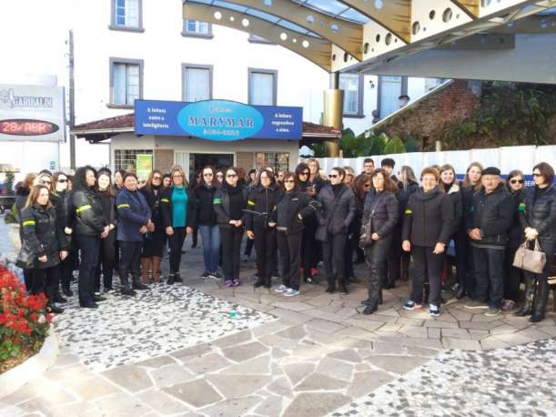 Grupo se reuniu na Praça das Rosas, no Centro da cidade
