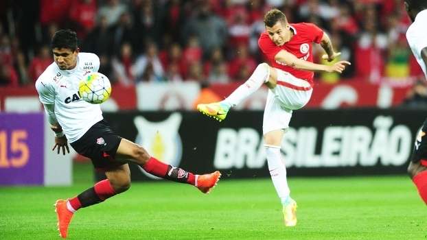 Nico López em ação pelo Internacional