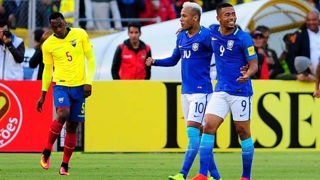 Neymar e Gabriel Jesus comemoram vitória por 3 a 0 contra o Equador
