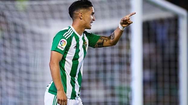 Felipe Gutiérrez, pelo Betis, enfrenta o Granada no Campeonato Espanhol