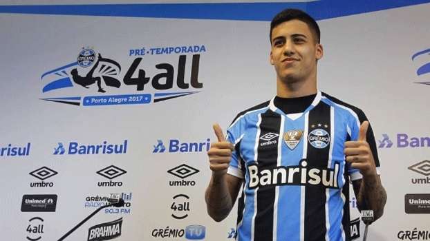 Jogador peruano chega do PSV Eindhoven para reforçar o ataque