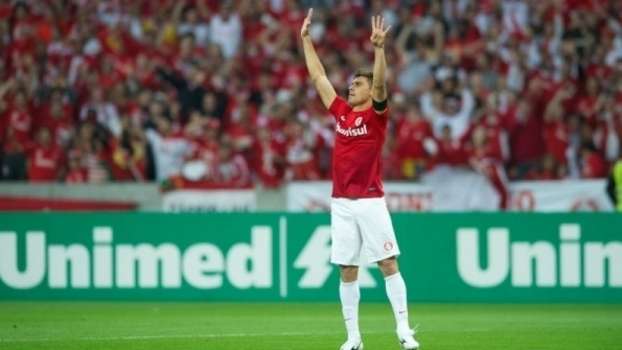O meia Alex não é mais jogador do Internacional