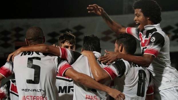 Santa Cruz atropelou o Grêmio neste domingo por 5 a 1