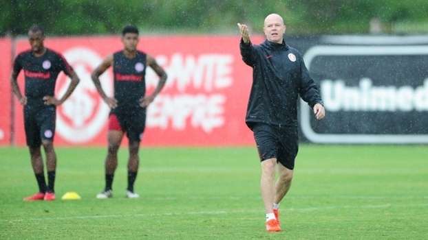Antonio Carlos durante treino do Internacional