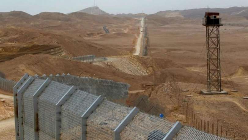 Torre de controle na fronteira entre Egito e Israel