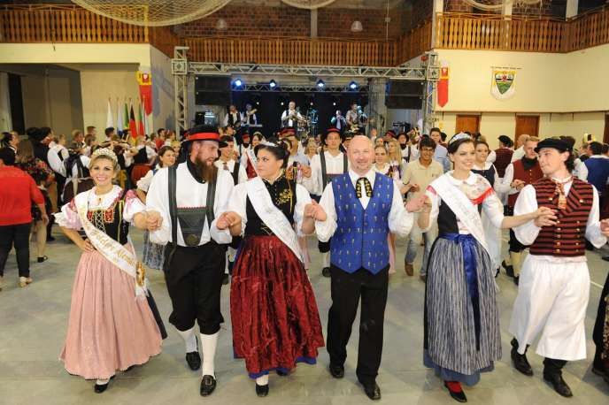Corte do Folclore Alemão 2017-2018 puxou a tradicional Polonaise