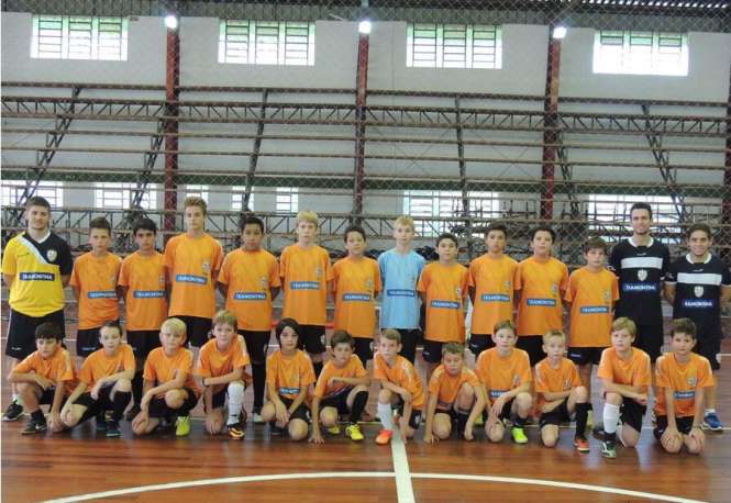 Treinos da escolinha são realizados no Ginásio Municipal Poliesportivo