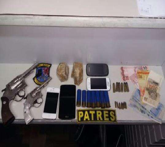 Armas apreendidas com dupla no bairro Fátima (foto:CRPO/Serra)