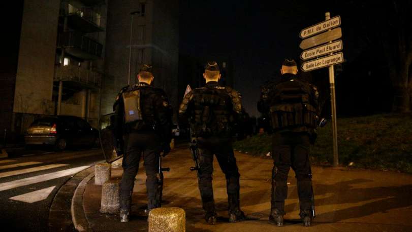 Policiais montam guardam em Aulnay sous Bois