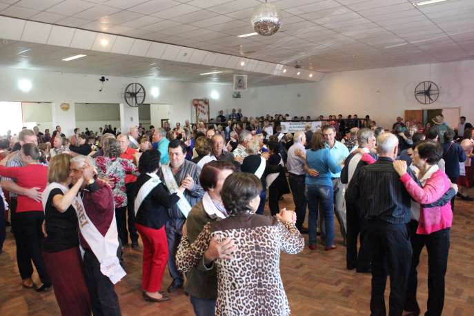 Baile regional da terceira idade