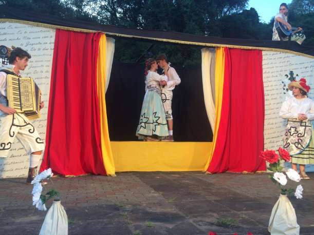 Peça teatral Bernardo e Mariana terá apresentação nesta quarta, às 20h, no ginásio