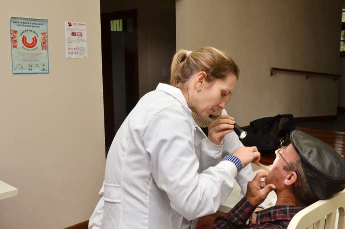 Exame de prevenção ao câncer de boca