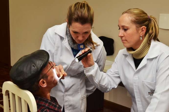 Exame de prevenção ao câncer de boca