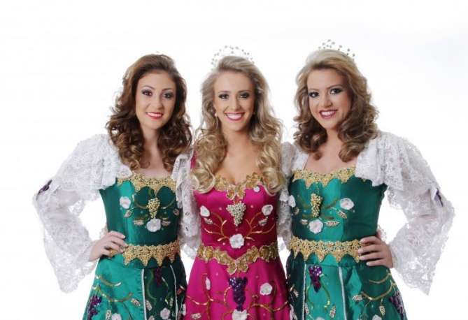 A corte do ENTRAI, composta pela Rainha Raquel Spinelli Ramos e as Princesas Alessandra Sebben e Karina Bortolanza