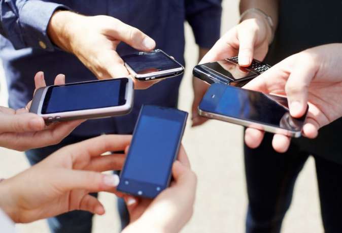 Internet: dos conectados, há um grande dividendo digital entre os países desenvolvidos, com penetração de 81%, e os em desenvolvimento, com 40%