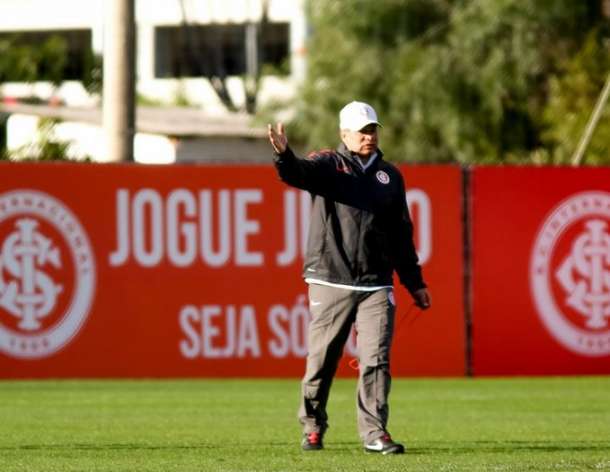 Roth comandando treinamento no Internacional