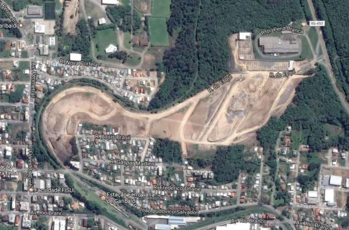 Imagem aérea da movimentação de terra realizada na antiga Estação de Esqui