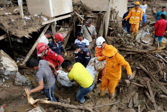 Equipes de resgate trabalham em Mocoa, na Colômbia. A localidade foi afetada por uma avalanche que afetou 17 bairros e deixou mais de 250 mortos