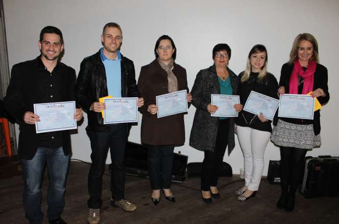 Autores de fotos selecionadas para o Calendário de Eventos/2016 receberam certificados