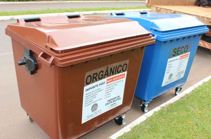 Lixo deve ser depositado nos containers o mais próximo possível do dia de coleta