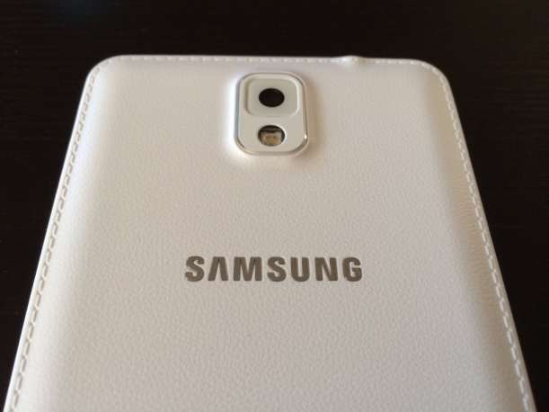 Samsung, maior empresa da Coreia do Sul, compete com o Google, da Alphabet, e com a Apple