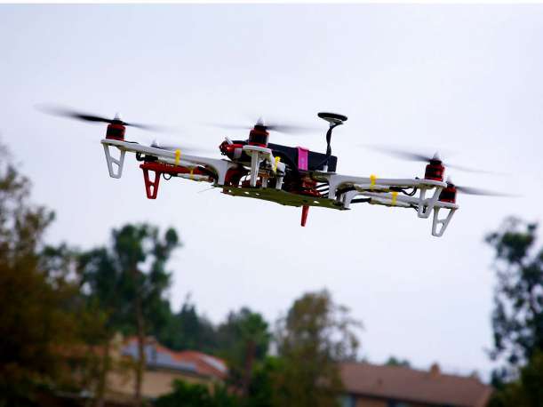 BENTONVILLE - O Wal-Mart Stores disse nesta quinta-feira que começará a utilizar drones para verificar estoques em seus armazéns daqui seis a nove meses nos Estados Unidos, dando mais um passo em direção ao uso da tecnologia para competir melhor com os ri