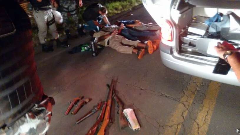 Elementos presos pelos policiais