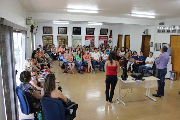 Dia de formação dos profissionais de educação