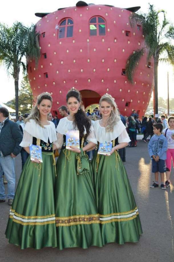 Soberanas salvadorenses estão visitando eventos na região para divulgar a Festur