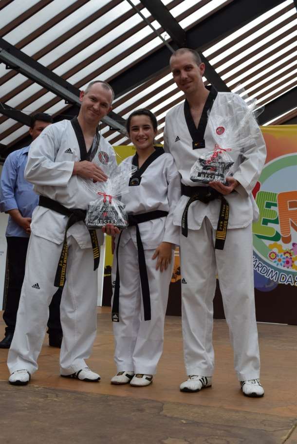 Mestres da Associação Tchon Ji receberam homenagem surpresa