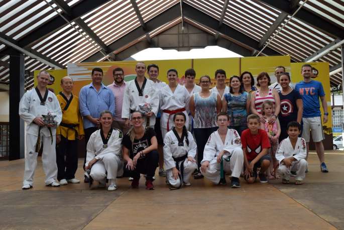 Atletas e ex-praticantes das artes marciais prestigiaram o momento