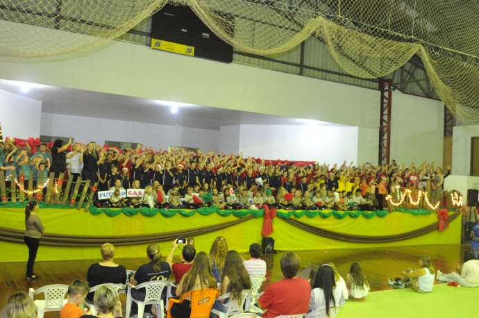 Apresentação conjunta dos estudantes encantou a comunidade