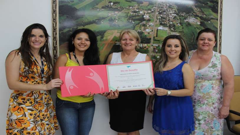 Entrega do certificado do Dia do Desafio