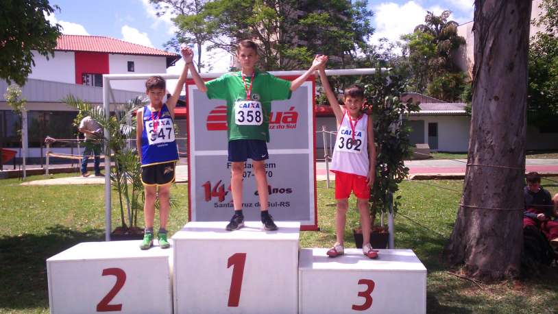 Fernando Morais, conquistando o 3° lugar na prova dos 500 metros rasos iniciantes