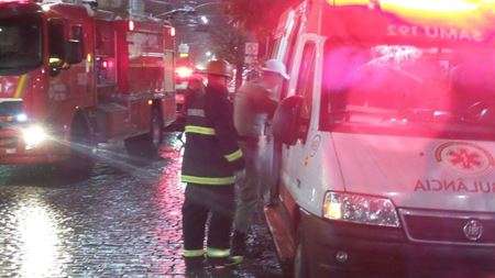 Detida foi levada pelo Samu em uma camisa de força (foto: Mauro Teixeira, Grupo RSCOM)