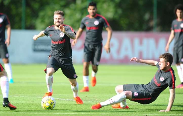 Último treino colorado realizado na tarde de domingo na Cidade do Galo em Belo Horizonte