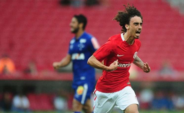 Valdívia comemora o gol da vitória