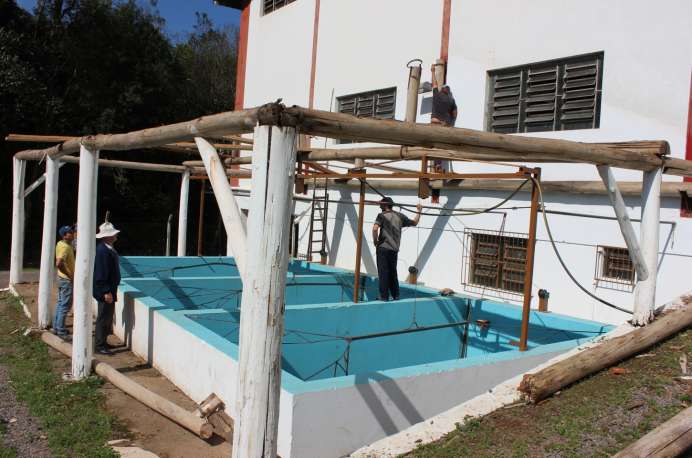 Tanques da feira do peixe vivo estão ganhando nova cobertura