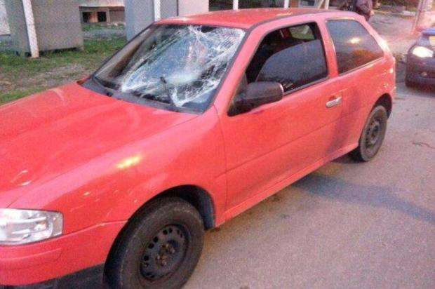 Gol atropelou idoso que tentava atravessar a rodovia (foto:Polícia Rodoviária Federal/Divulgação)