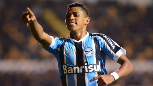 Pedro Rocha deverá ocupar a vaga de Éverton, lesionado