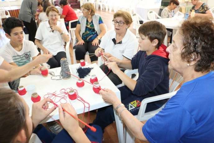 Confecção de enfeites de natal